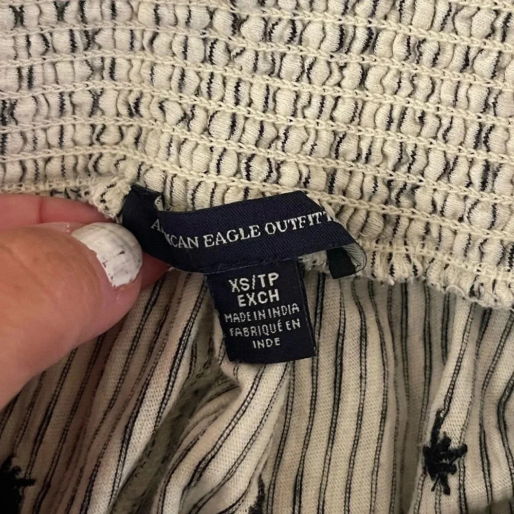 Women’s American Eagle smocked striped embroidered shorts XS - Picture 3 of 4